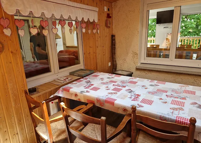 Les Temps Calmes 펜션 *